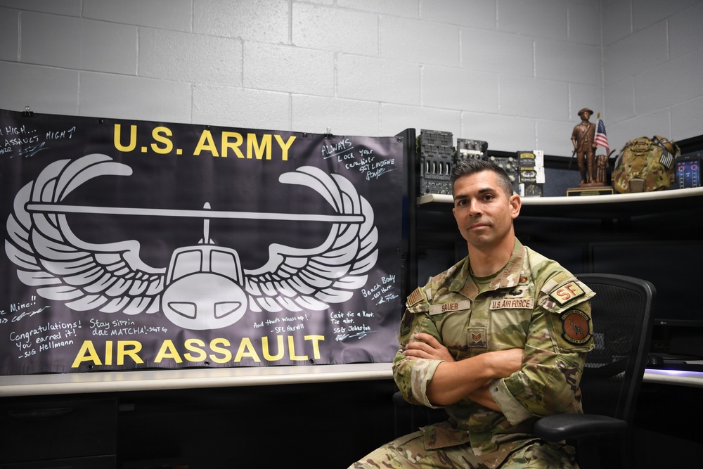 Lone Airman Graduates The Army Air Assault School
