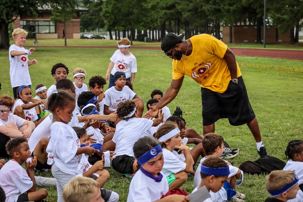 Fort Lee hosts Washington Commanders’ Odafe Oweh ProCamp for military children