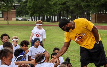 Fort Lee hosts Washington Commanders’ Odafe Oweh ProCamp for military children