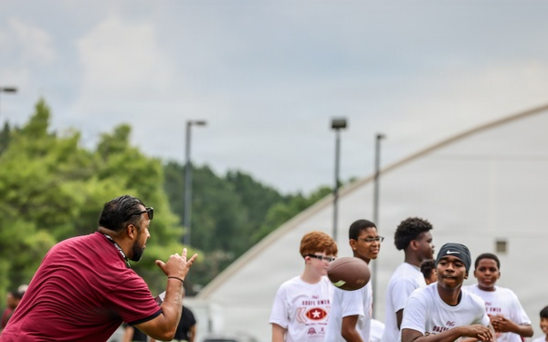 Fort Lee hosts Washington Commanders’ Odafe Oweh ProCamp for military children
