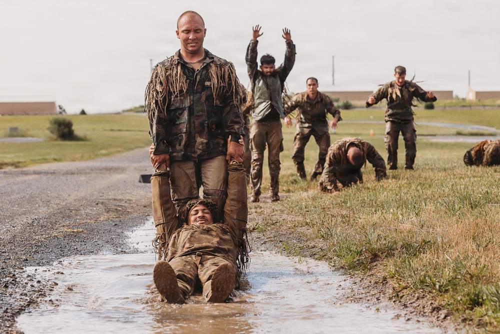 1-112th Infantry Recon squads conduct ‘ghillie wash’ training event