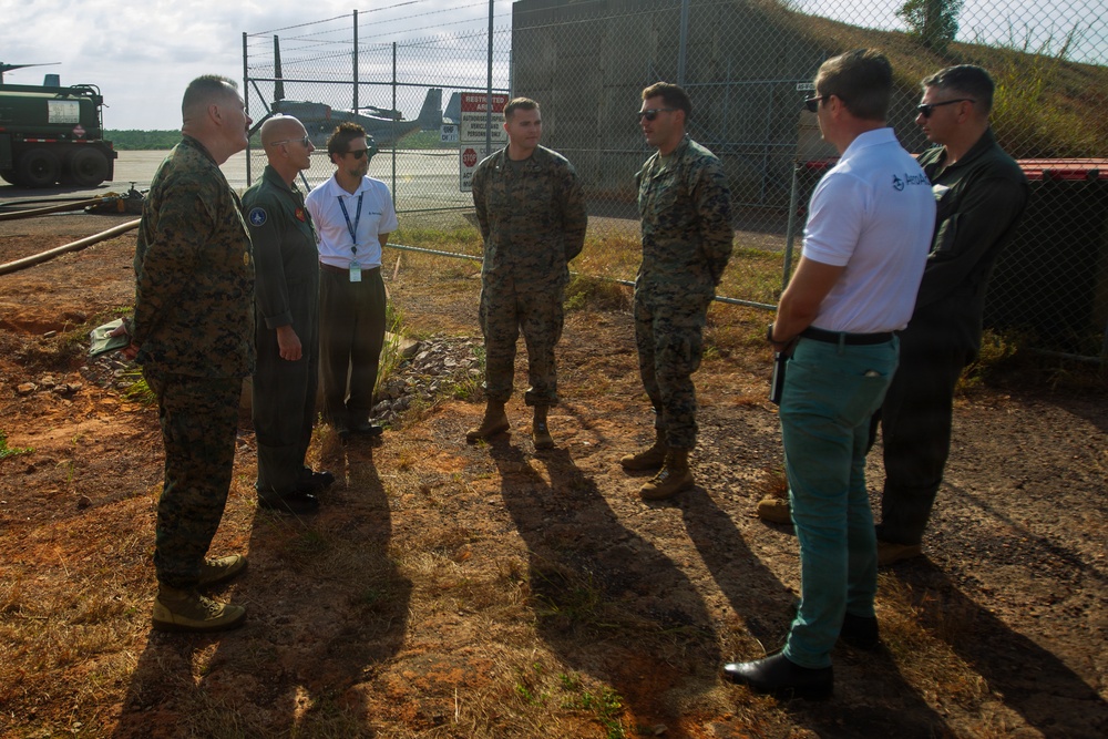 3rd MAW CG Meets with Marine Rotational Force-Darwin Marines