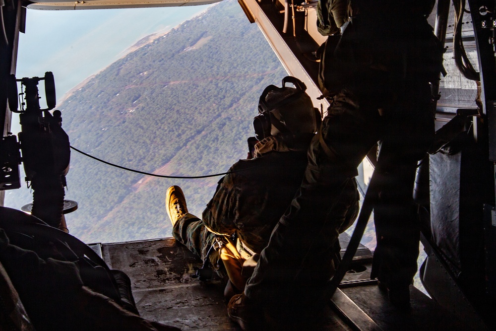 3rd MAW CG Meets with Marine Rotational Force-Darwin Marines