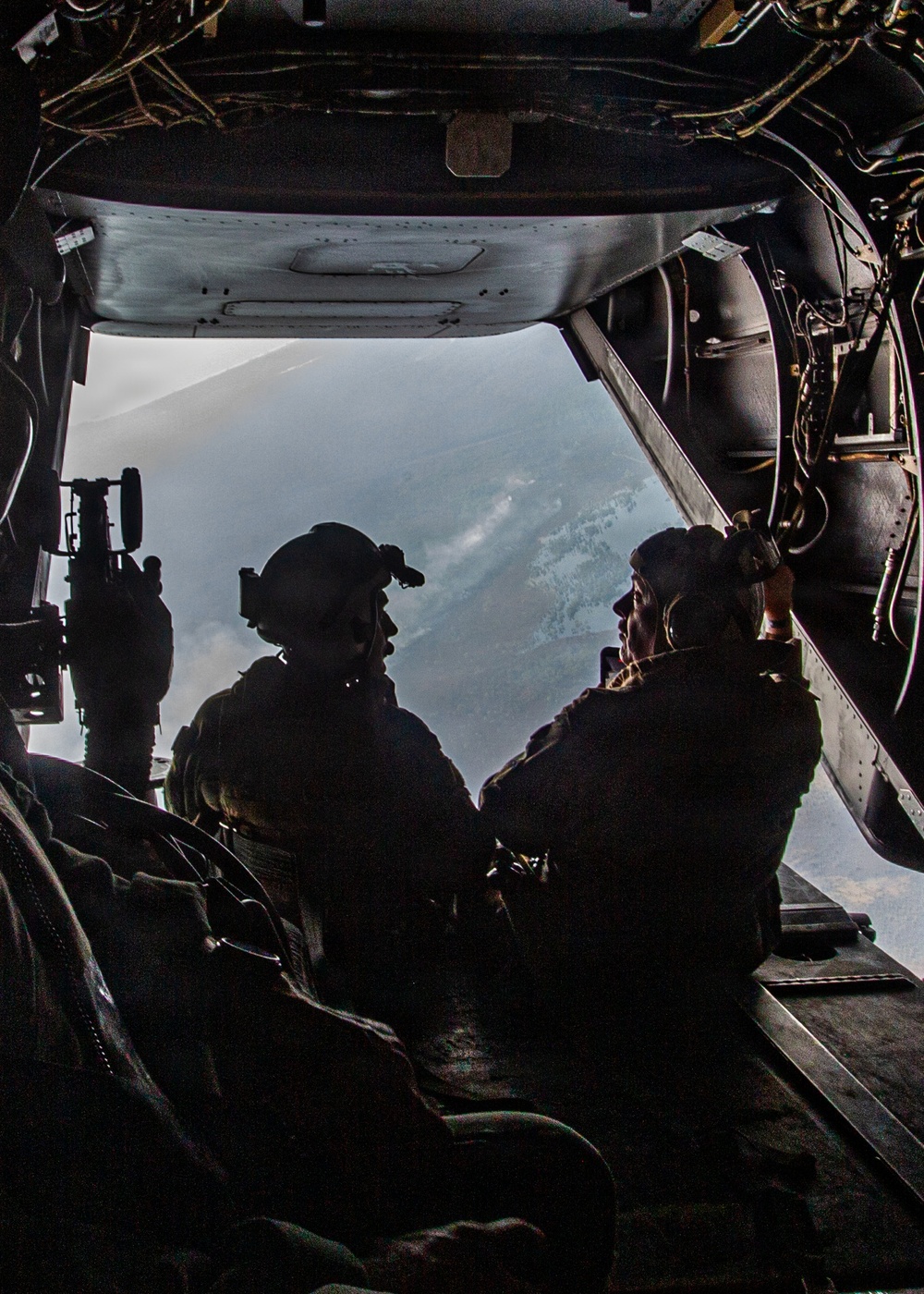 3rd MAW CG Meets with Marine Rotational Force-Darwin Marines