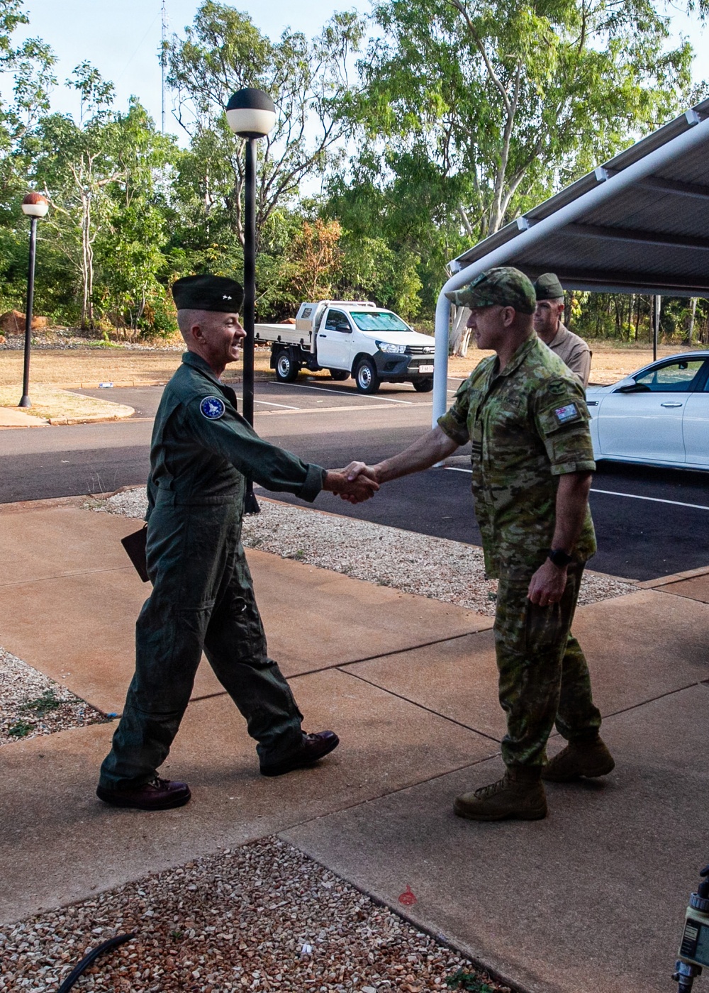3rd MAW CG Meets with RAAF 17 Squadron Commander