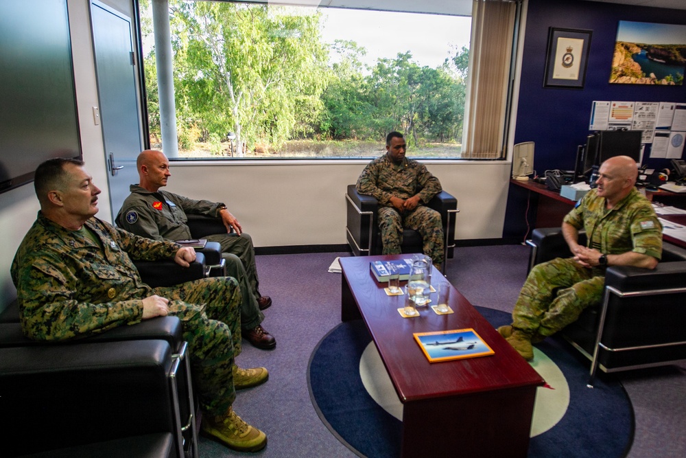 3rd MAW CG Meets with RAAF 17 Squadron Commander