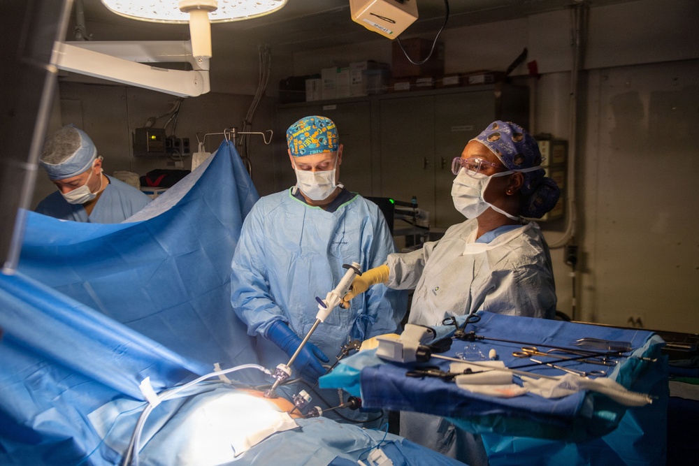 IKE conducts surgery-at-sea