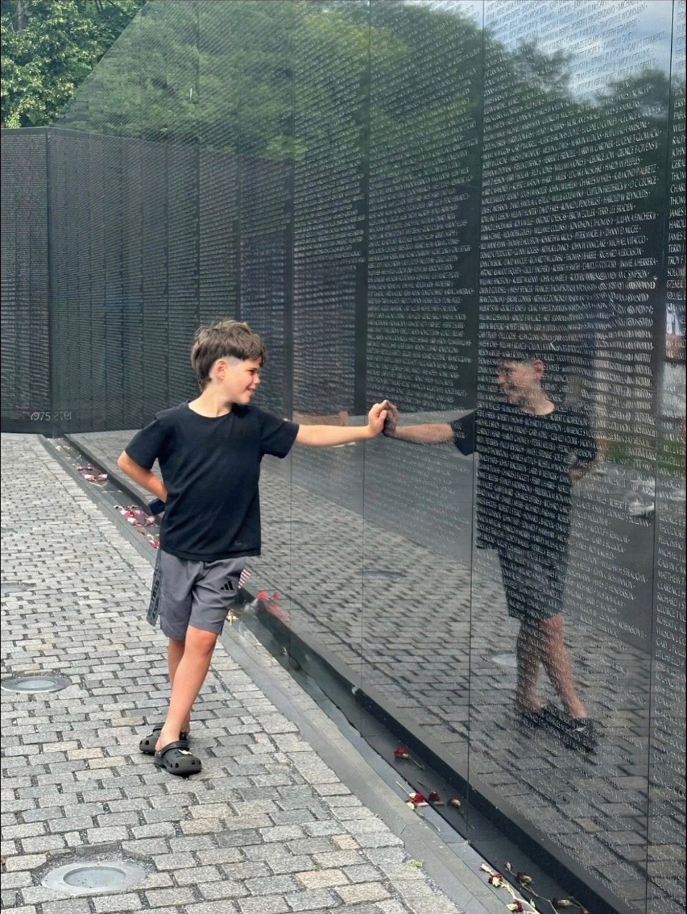 Army Reserve Ambassador presents Purple Heart to Vietnam War veteran