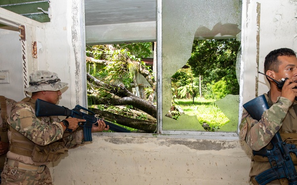 10th Marine Regiment conducts PEX with Panamanian partners