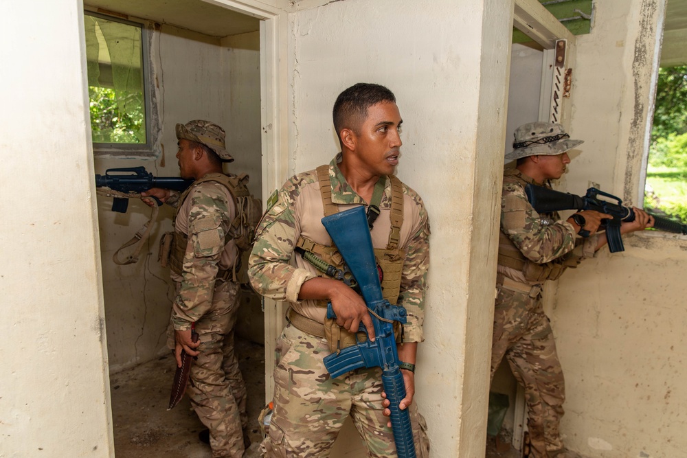 10th Marine Regiment conducts PEX with Panamanian partners