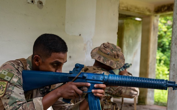 10th Marine Regiment conducts PEX with Panamanian partners