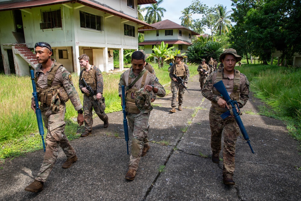 10th Marine Regiment conducts PEX with Panamanian partners