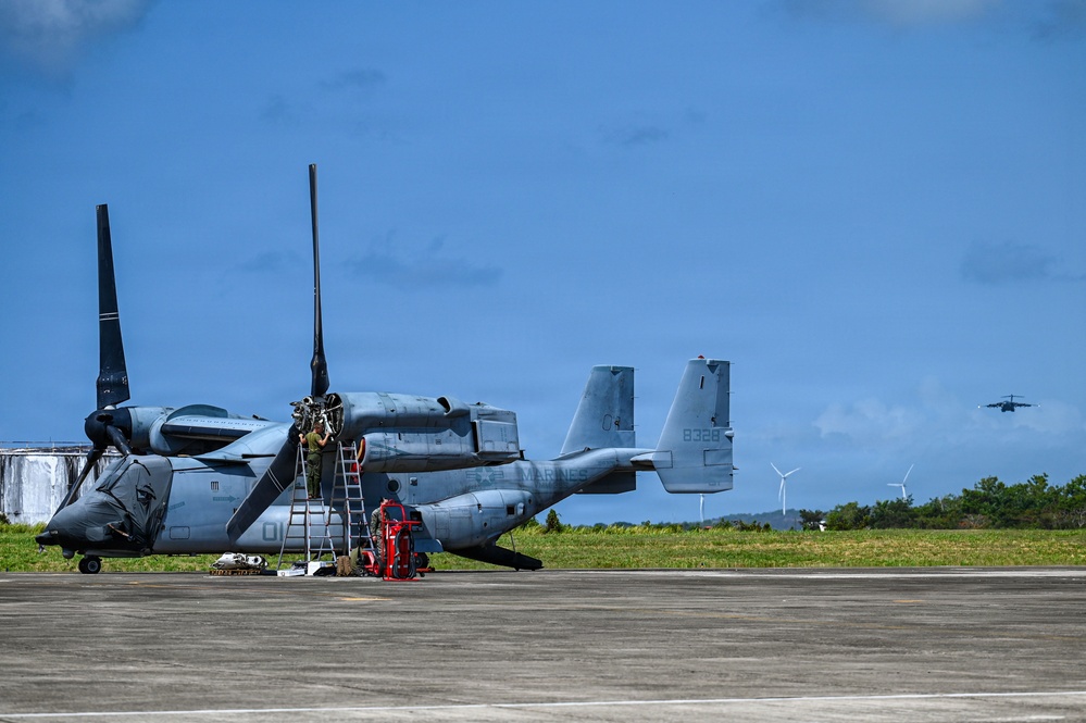 Joint Base Charleston C-17 lands in Puerto Rico in support of Venezuela