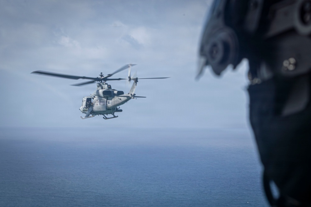 VMM-164 (Rein.), VMM-363 conduct joint air assault during RIMPAC