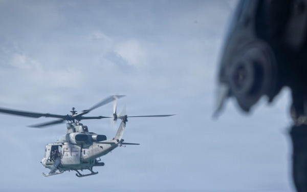 VMM-164 (Rein.), VMM-363 conduct joint air assault during RIMPAC