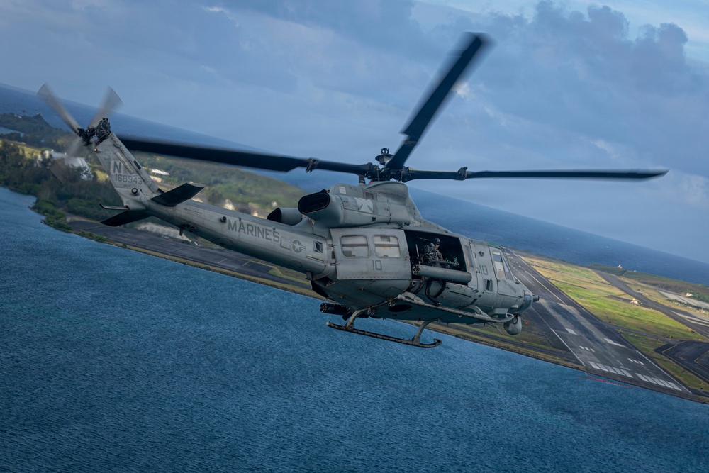 VMM-164 (Rein.), VMM-363 conduct joint air assault during RIMPAC