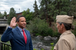 Bend, Oregon dentist takes oath of office