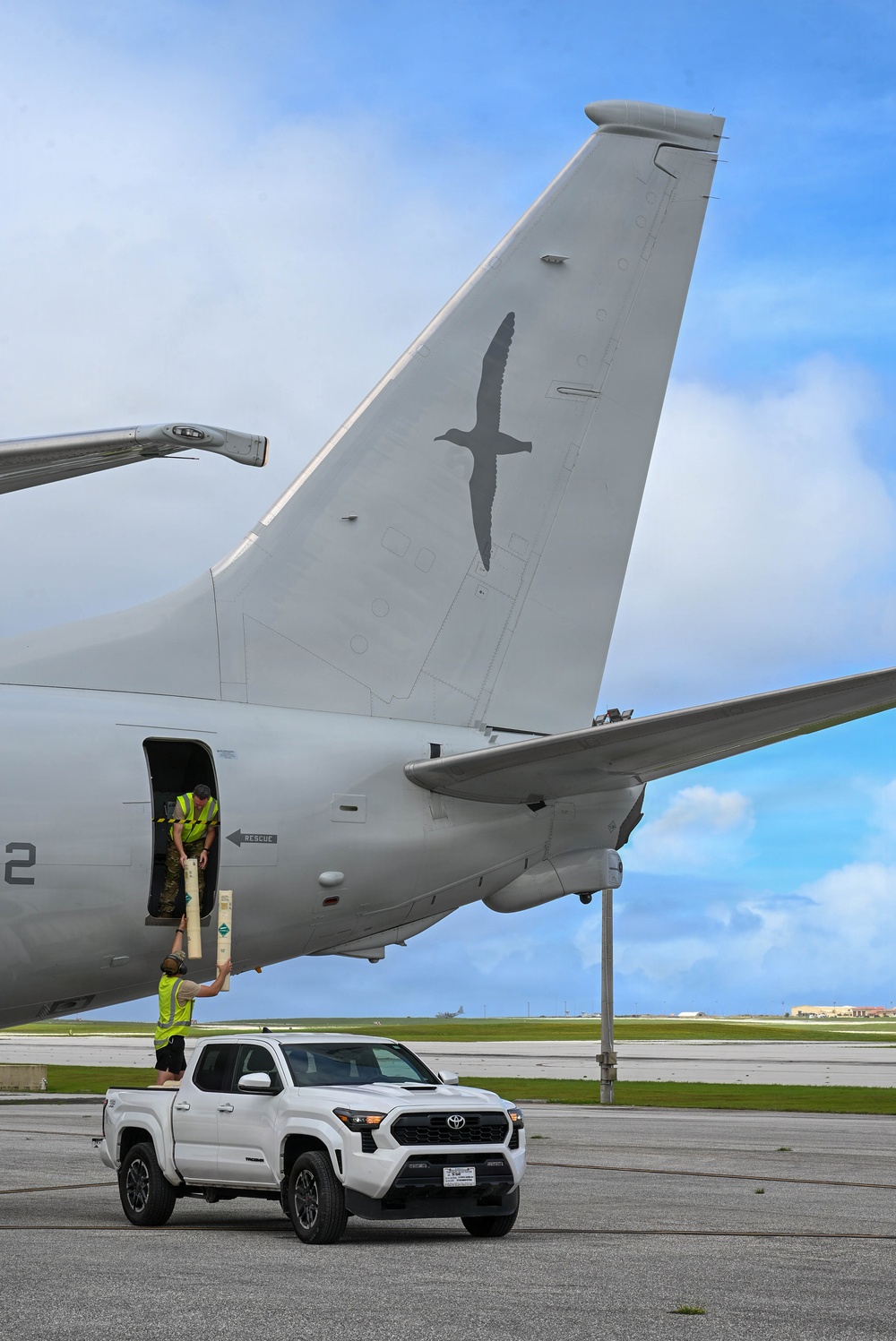 RNZAF ground crew conducts P-8A Poseidon maintenance during VALIANT SHIELD 2026