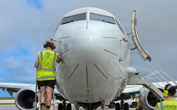 RNZAF ground crew conducts P-8A Poseidon maintenance during VALIANT SHIELD 2026