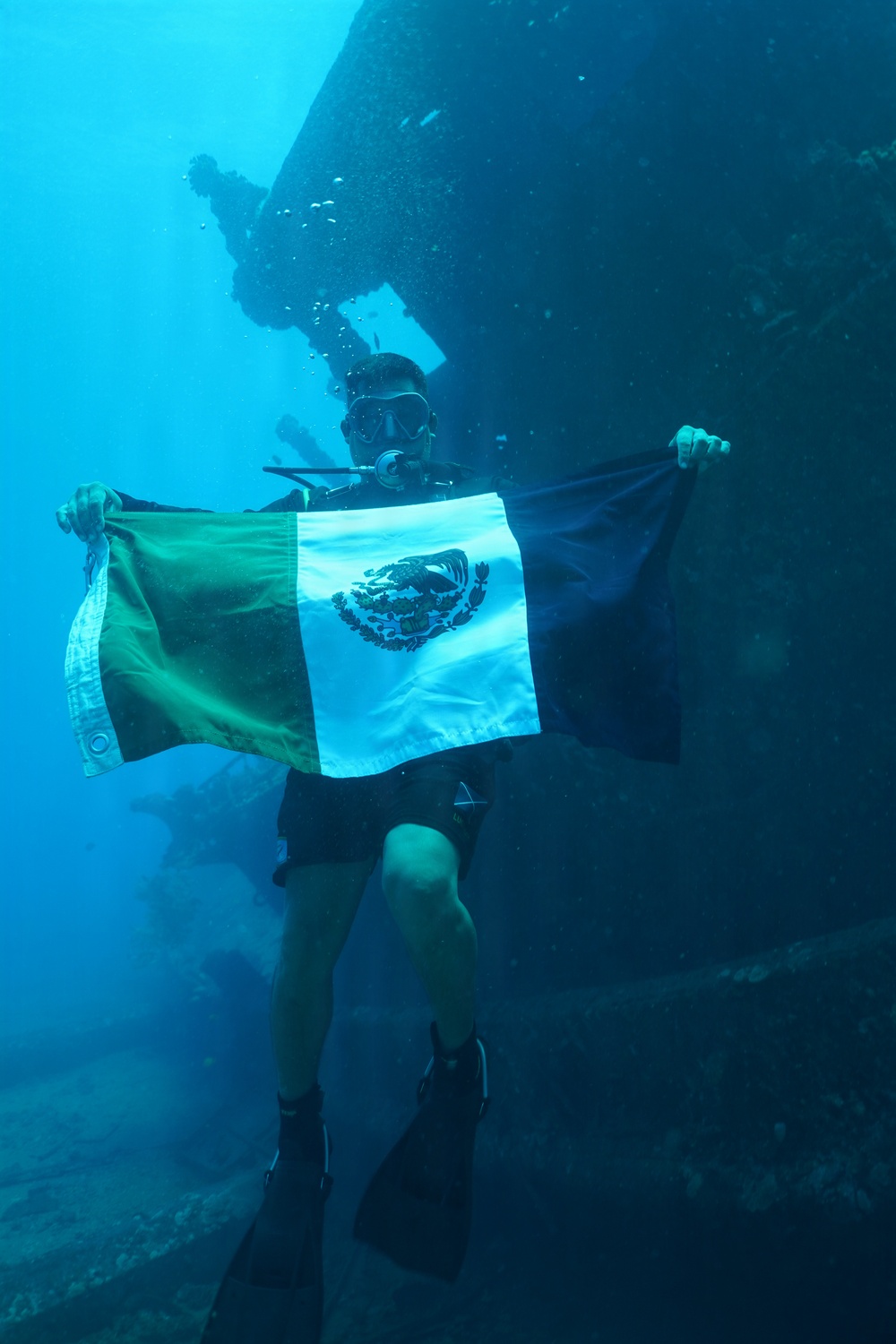 U.S., Mexican, Peruvian and Canadian Navy Divers conduct familiarization dives during RIMPAC 2026