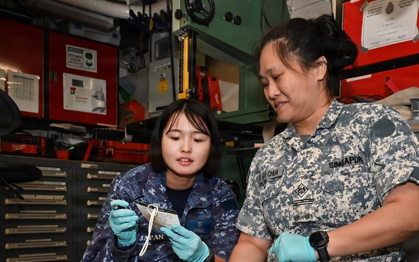 JMSDF Medical Personnel Conduct TCCC Training Aboard Canadian ship