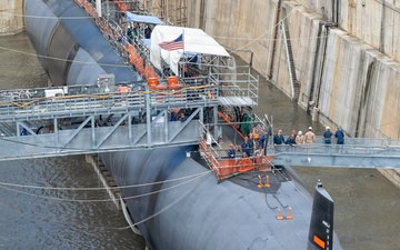 USS Illinois successfully undocks at Pearl Harbor Naval Shipyard