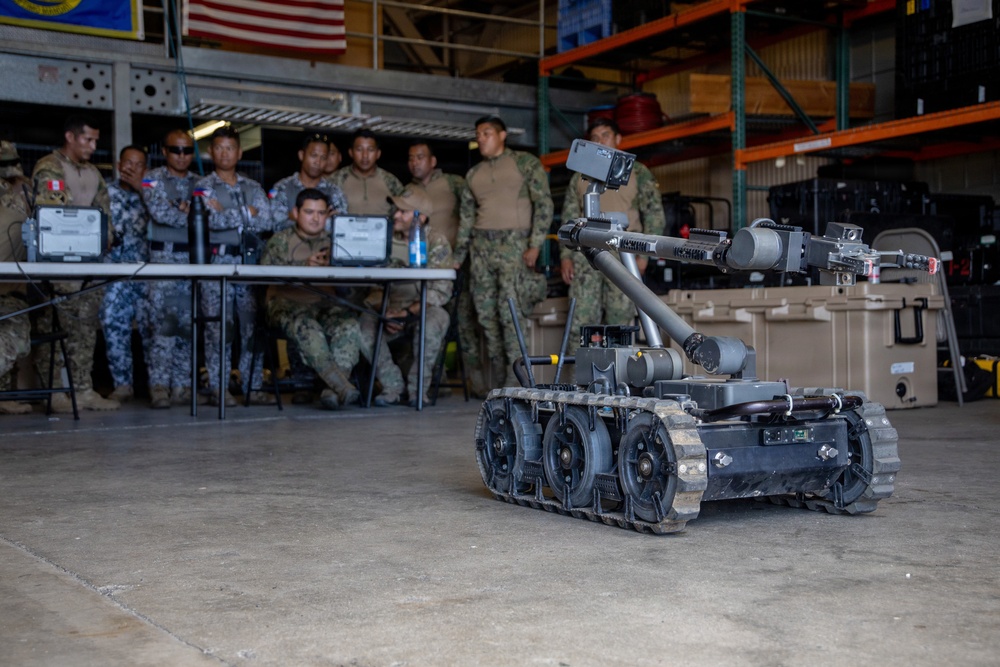 Multinational Explosive Ordinance Disposal Technicians Train During RIMPAC 26