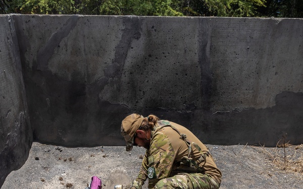 Multinational Explosive Ordnance Disposal technicians train during RIMPAC 26