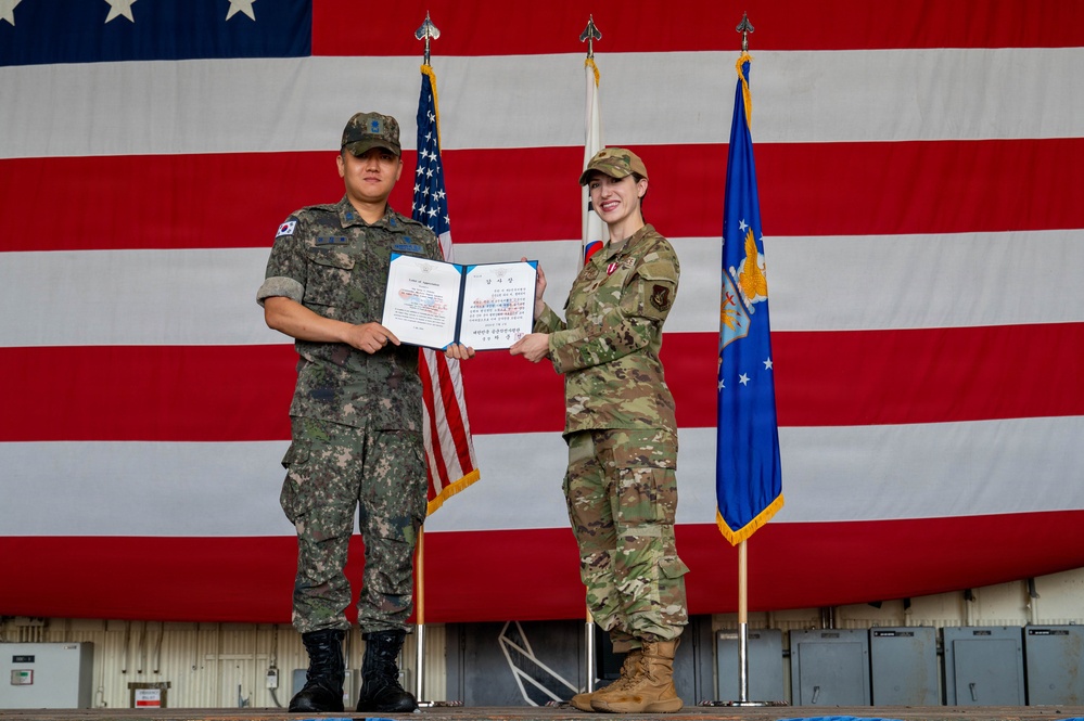 8 FSS welcomes new commander