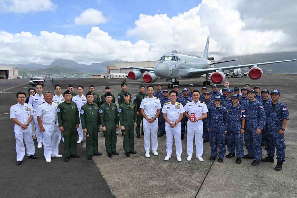 Chief of Staff, JMSDF visits JS Kongo and Air Squadron 5  during RIMPAC 2026