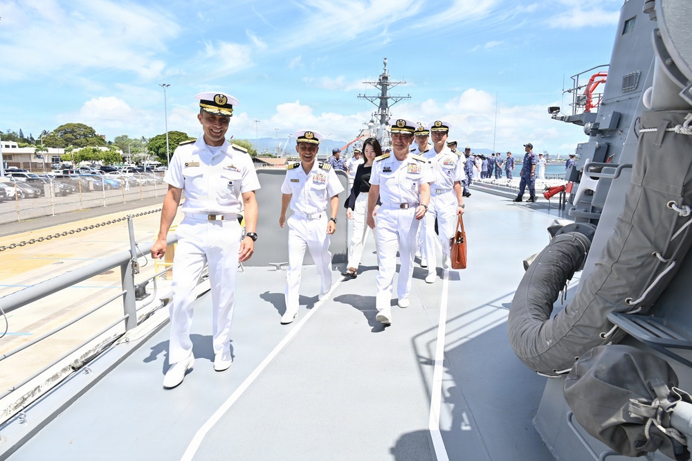 Chief of Staff, JMSDF Visits JS Kongo and Air Squadron 5  During RIMPAC 2026