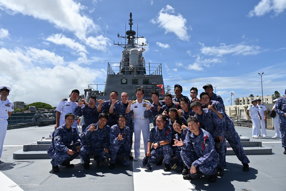 Chief of Staff, JMSDF Visits JS Kongo and Air Squadron 5  During RIMPAC 2026