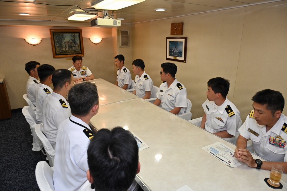 Chief of Staff, JMSDF visits JS Kongo and Air Squadron 5  during RIMPAC 2026