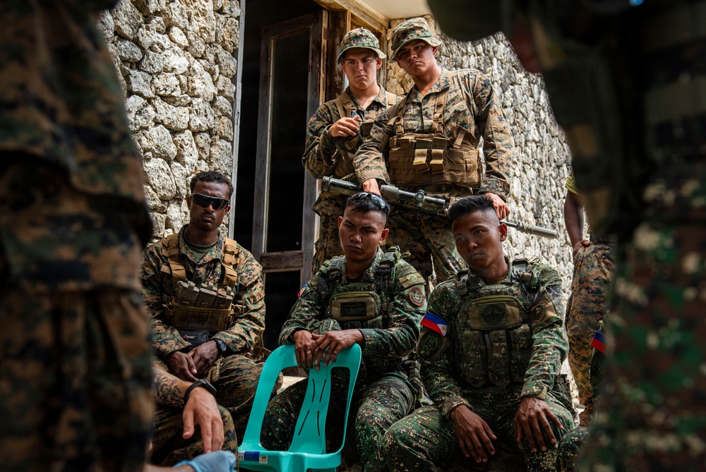 U.S., Philippine Marines train tactical combat casualty care during KAMANDAG 10