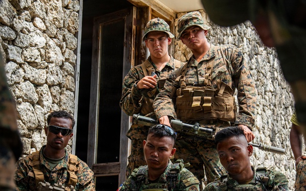 U.S., Philippine Marines train tactical combat casualty care during KAMANDAG 10