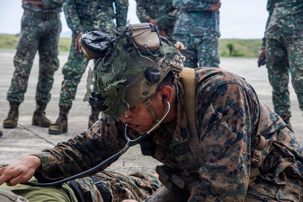 U.S., Philippine Marines train tactical combat casualty care during KAMANDAG 10