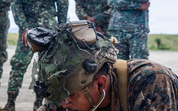 U.S., Philippine Marines train tactical combat casualty care during KAMANDAG 10