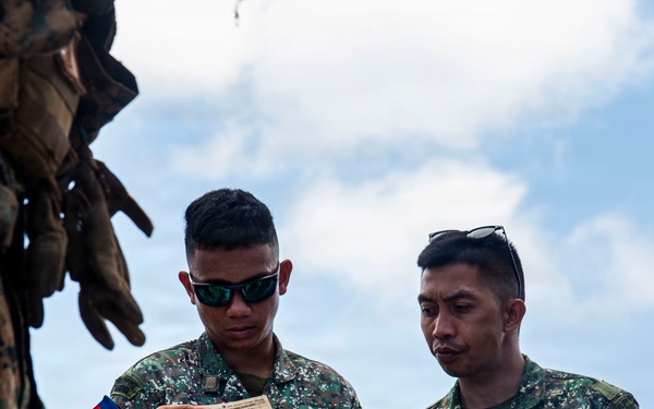 U.S., Philippine Marines train tactical combat casualty care during KAMANDAG 10
