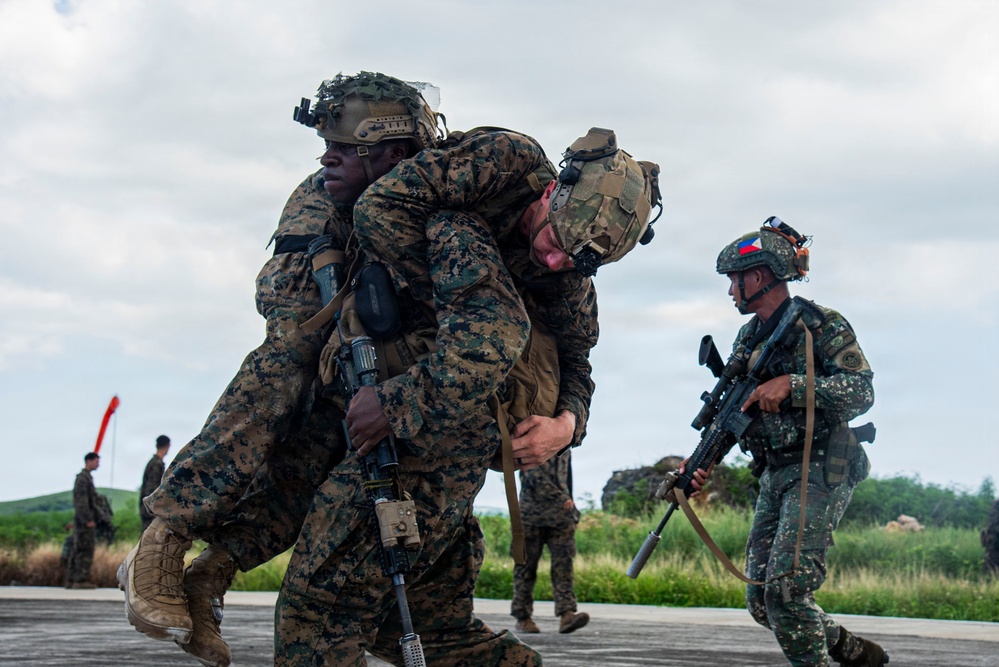 U.S., Philippine Marines train tactical combat casualty care during KAMANDAG 10
