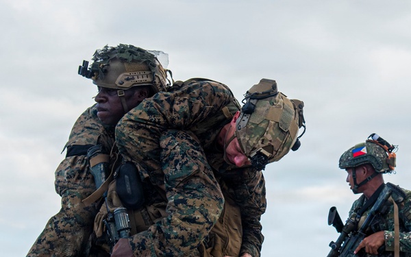U.S., Philippine Marines train tactical combat casualty care during KAMANDAG 10