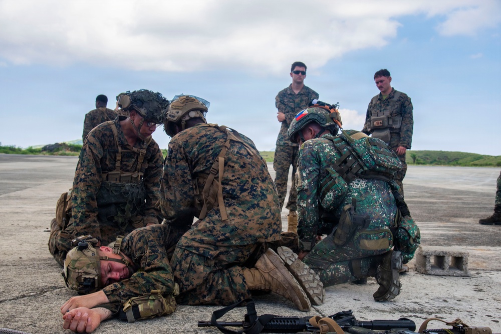 U.S., Philippine Marines train tactical combat casualty care during KAMANDAG 10