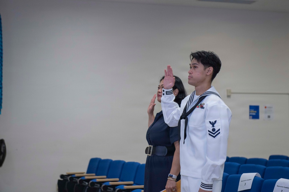 RLSO Westpac Hosts Naturalization Ceremony Aboard CFAY