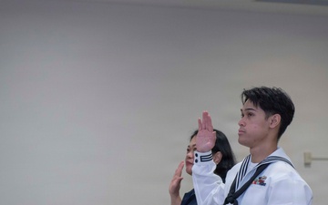 RLSO Westpac Hosts Naturalization Ceremony Aboard CFAY