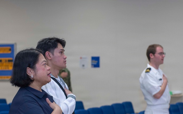 RLSO Westpac Hosts Naturalization Ceremony Aboard CFAY