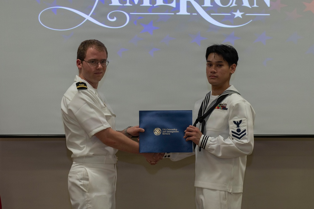 RLSO Westpac Hosts Naturalization Ceremony Aboard CFAY
