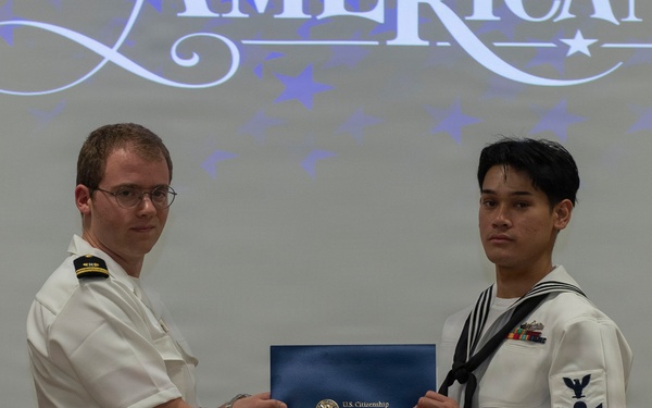RLSO Westpac Hosts Naturalization Ceremony Aboard CFAY