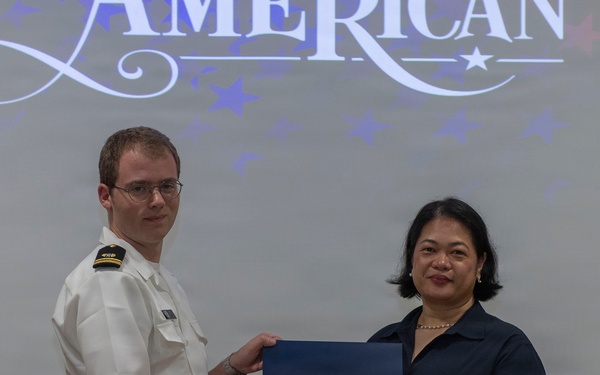 RLSO Westpac Hosts Naturalization Ceremony Aboard CFAY