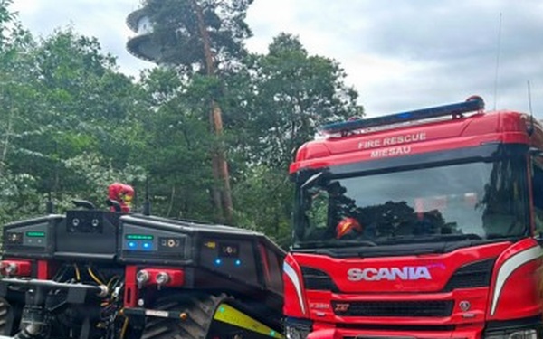 USAG Rheinland-Pfalz firefighters battle wildland blaze near Baumholder