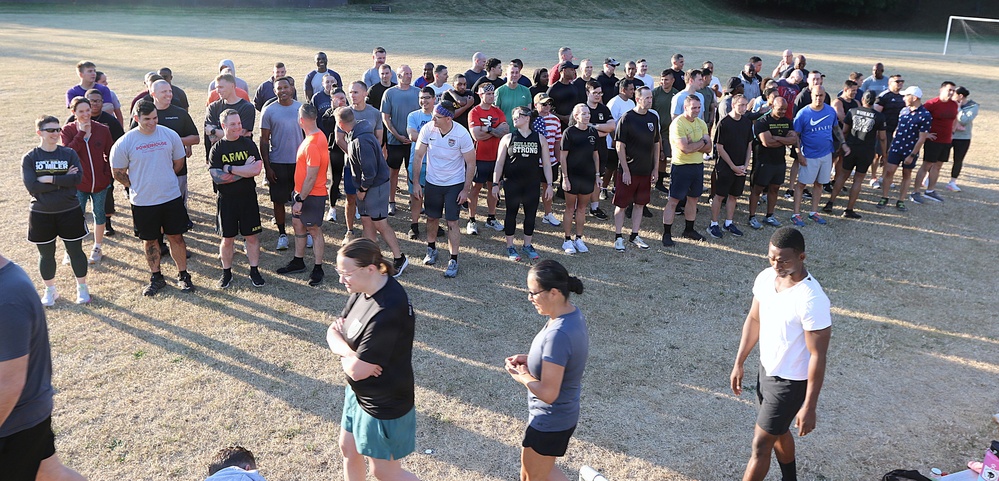 68th Theater Medical Command Soldiers do APEX PT