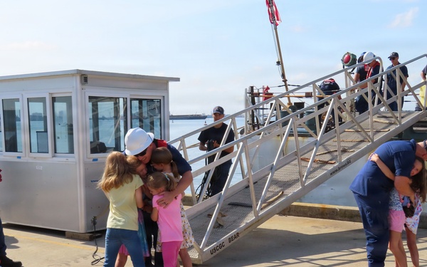 Cutter Bear returns home following a counter-narcotic patrol in the Eastern Pacific Ocean